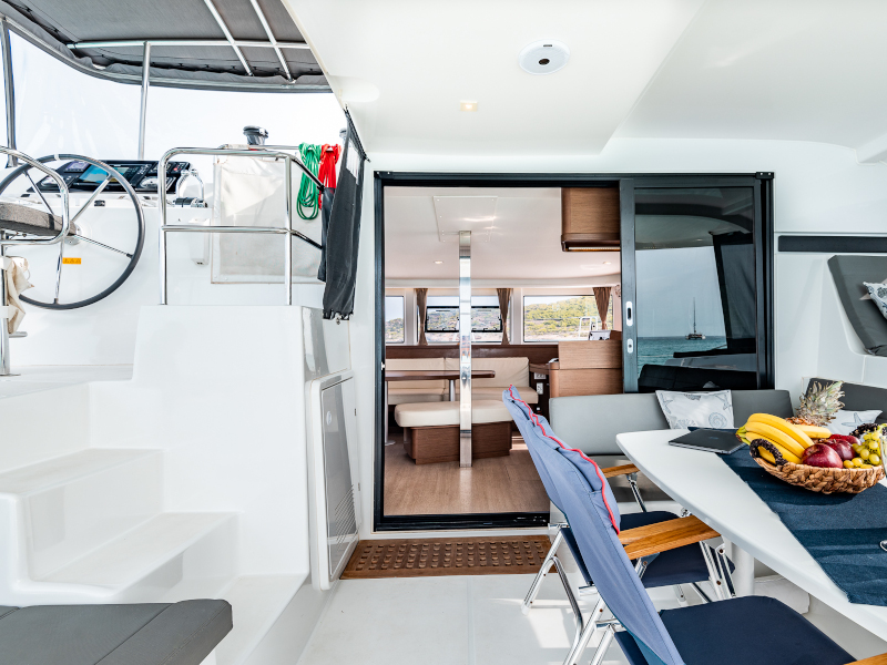 Lagoon 42 - Beauty L A/C-GEN-WATER MAKER-SOLAR-ELEC.WC